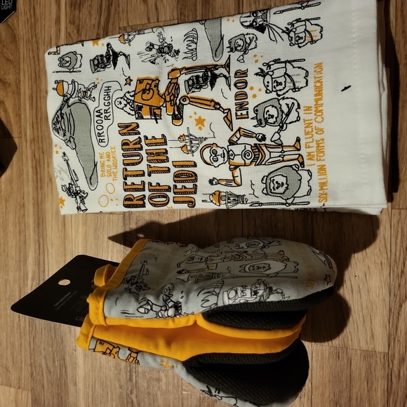 STAR Wars Mini Mitts Pair and 2 Kitchen Towel Set Yellow/White Disney - Picture 2 of 2